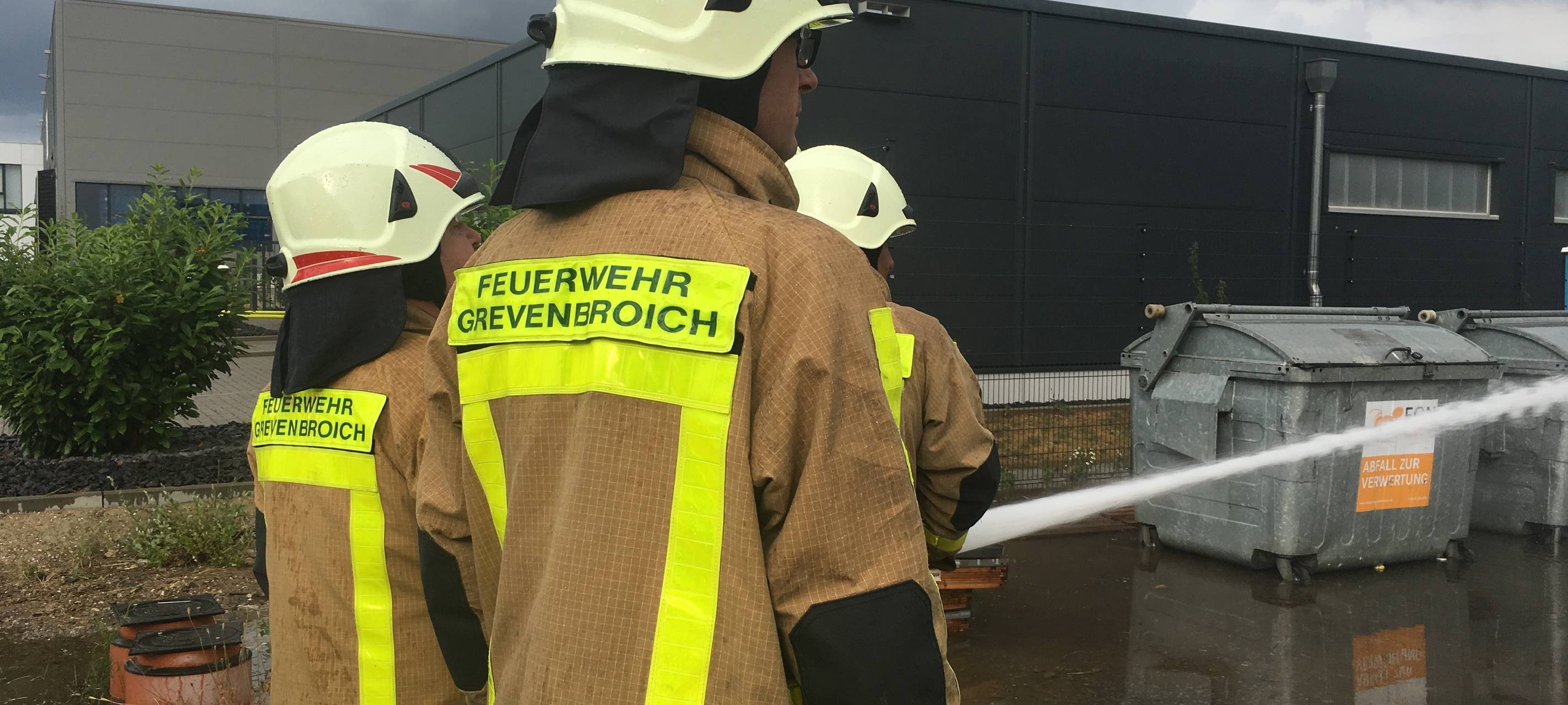 Feuerwehr in Grevenbroich hatte kuriosen Einsatz dank Katze