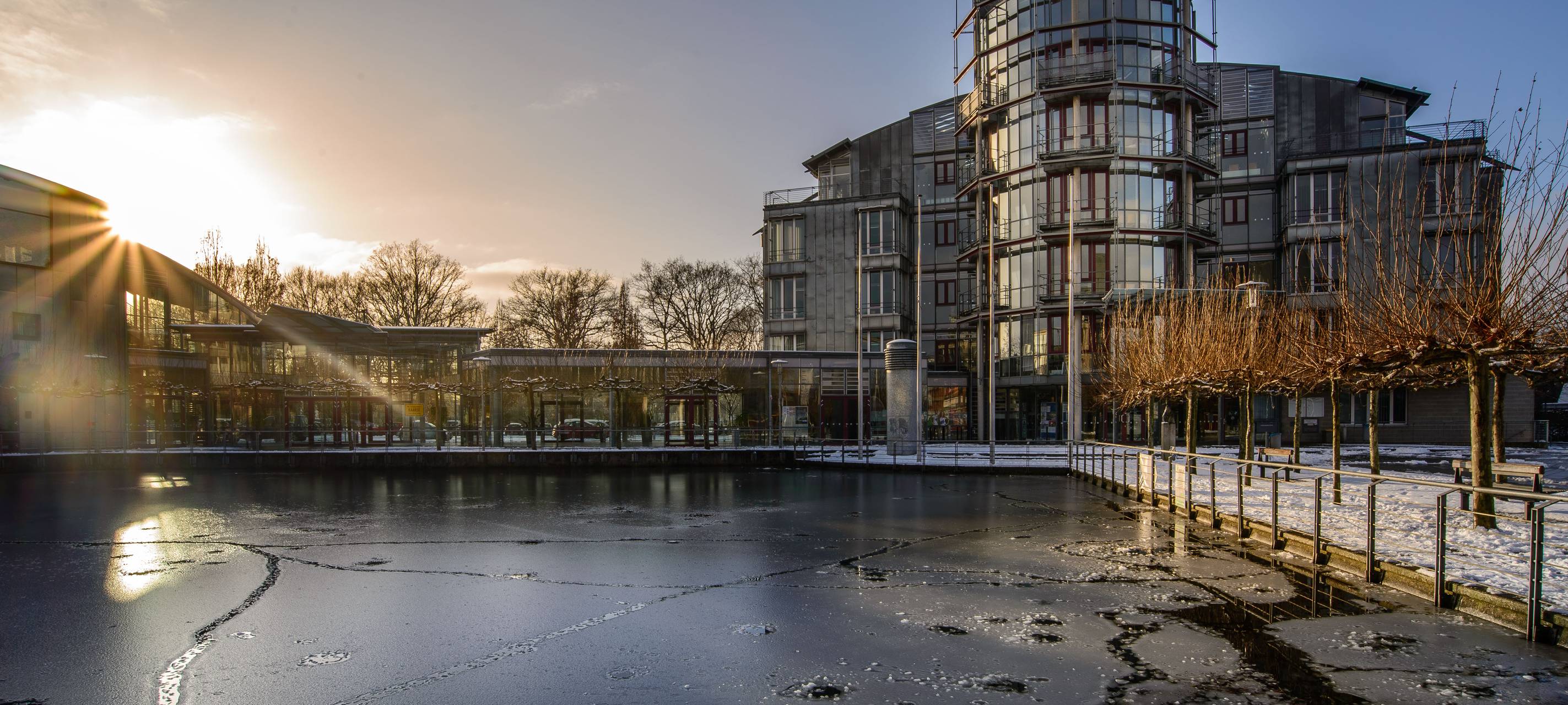 Kaarst im Winter Rathaus
