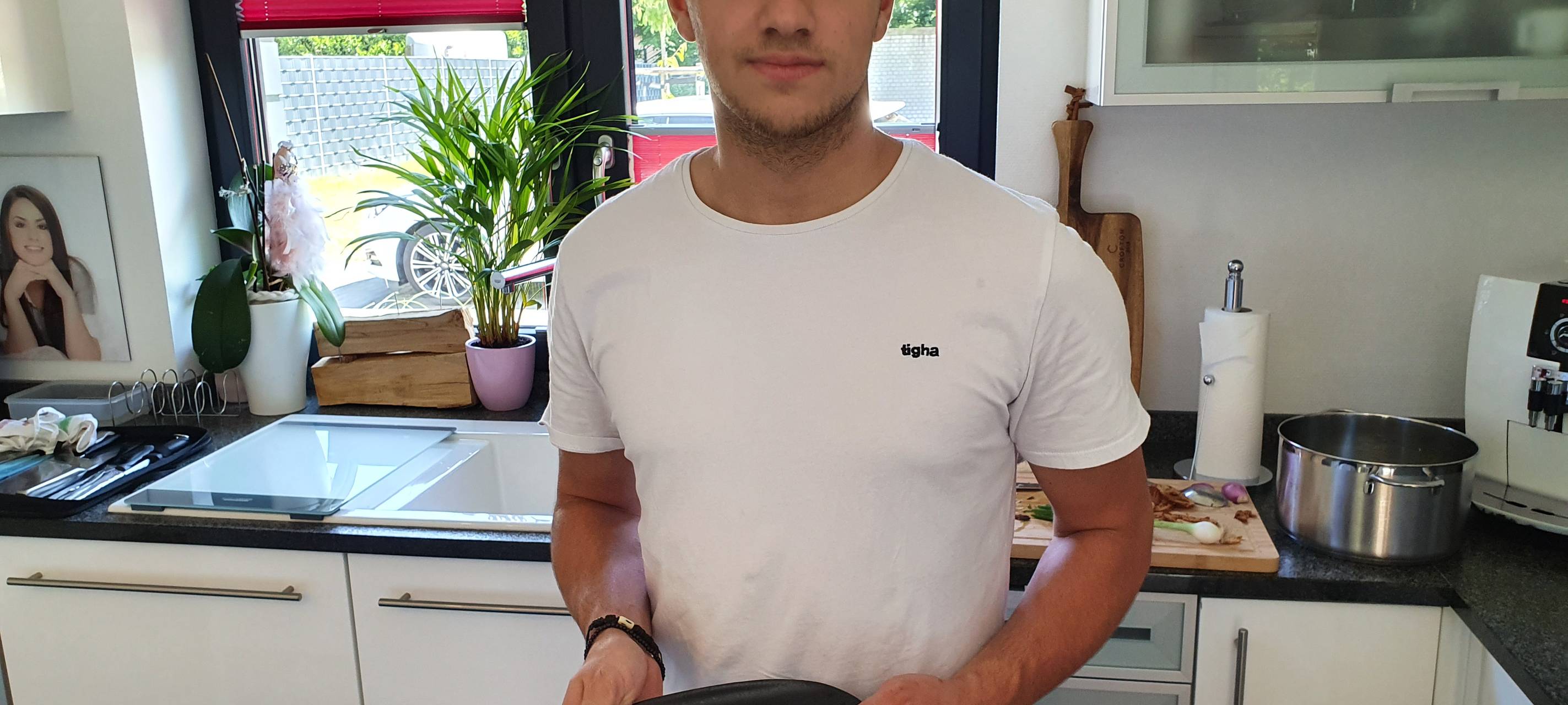 Luca Urbschat mit dem fertigen Essen