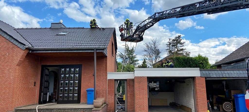 Dachstuhlbrand in Neuss-Weckhoven
