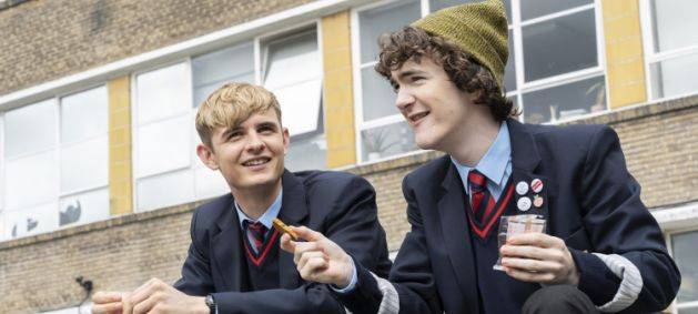 Alex als normaler Schüler in London.