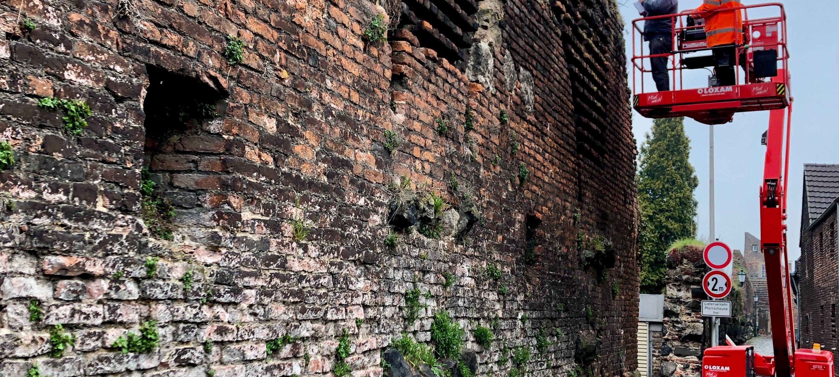 Stadtmauer in Dormagen-Zons wird saniert
