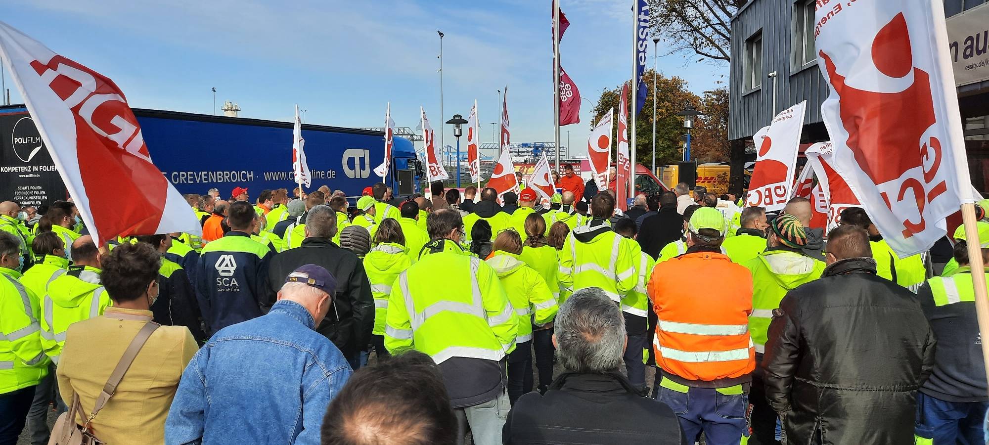 Mitarbeiter protestieren gegen Tempo-Weggang in Neuss