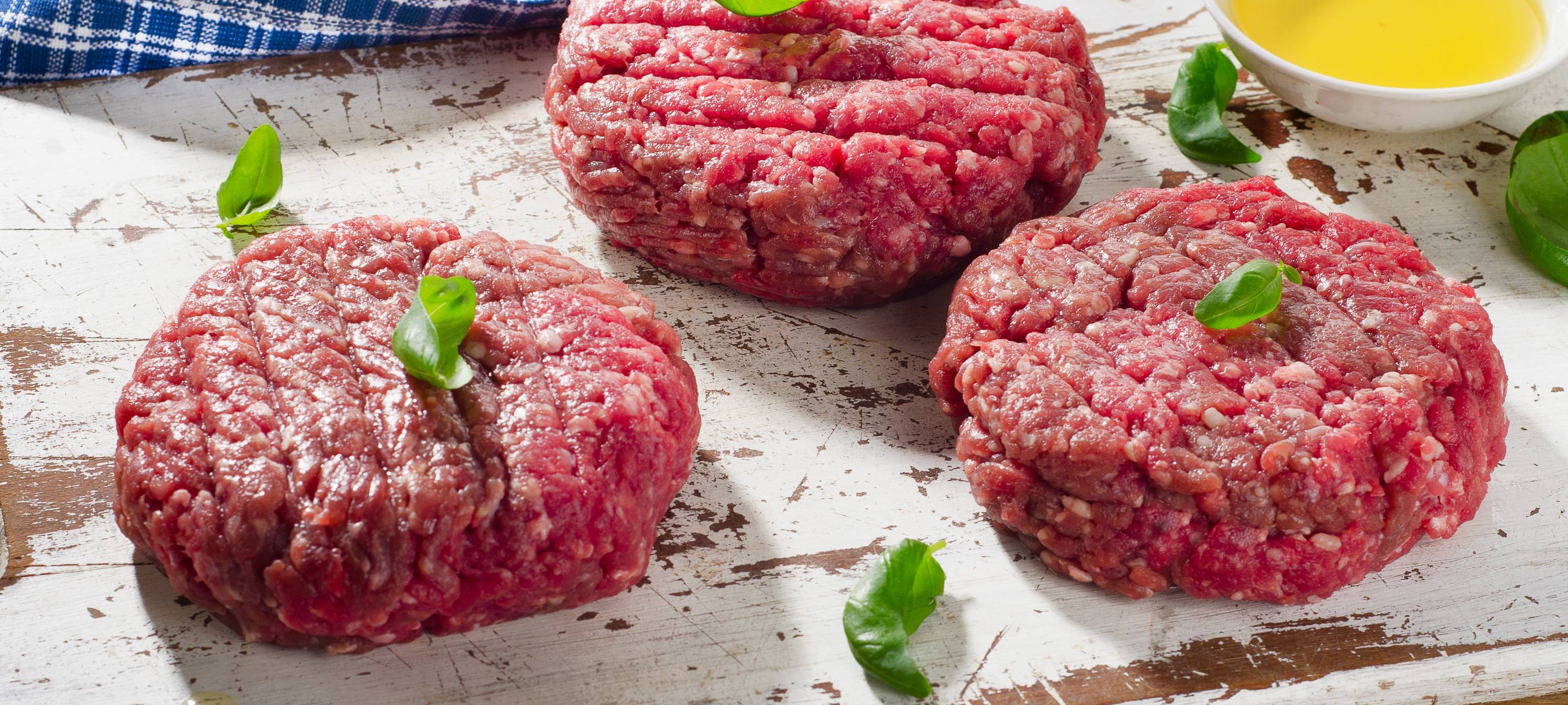 Metzgermeisterin in Neuss schlägt auf Kunden ein