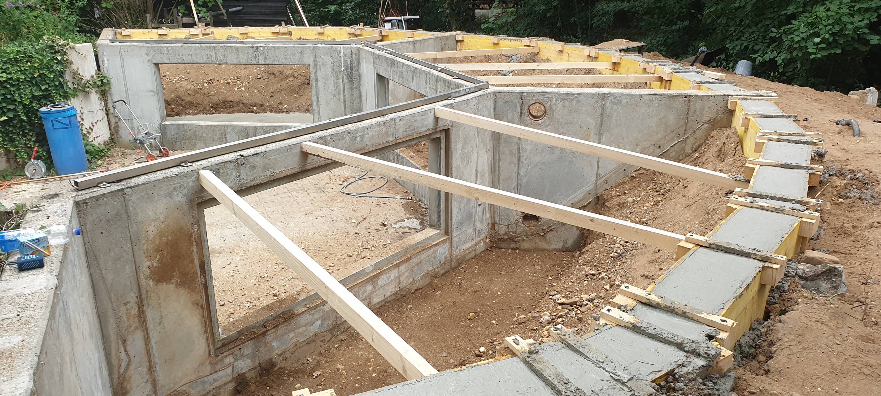 Grevenbroicher Schneckenhaus saniert Fischbecken