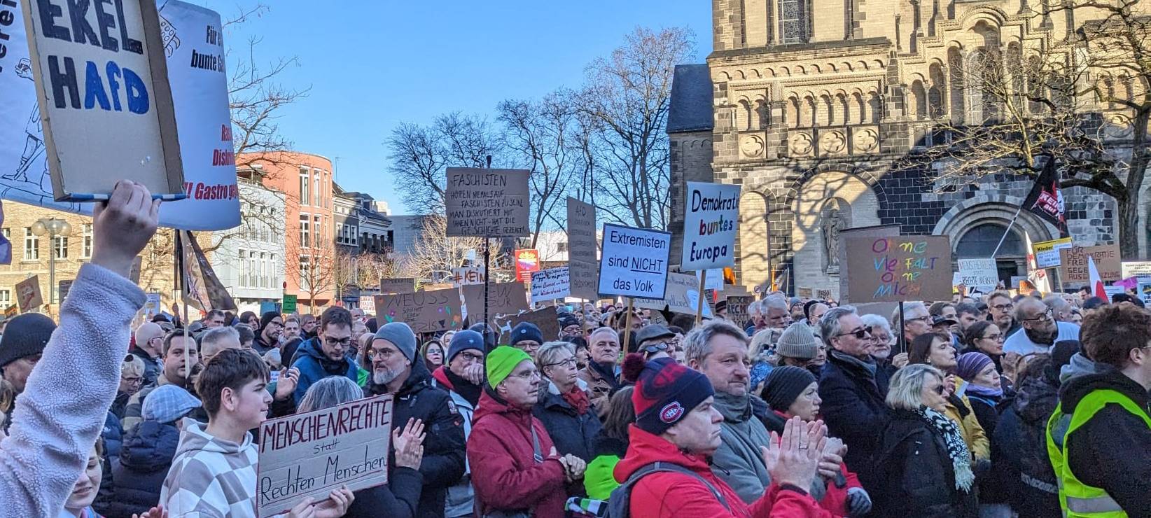 Viele Teilnehmer bei Demo gegen Rechts in Düsseldorf