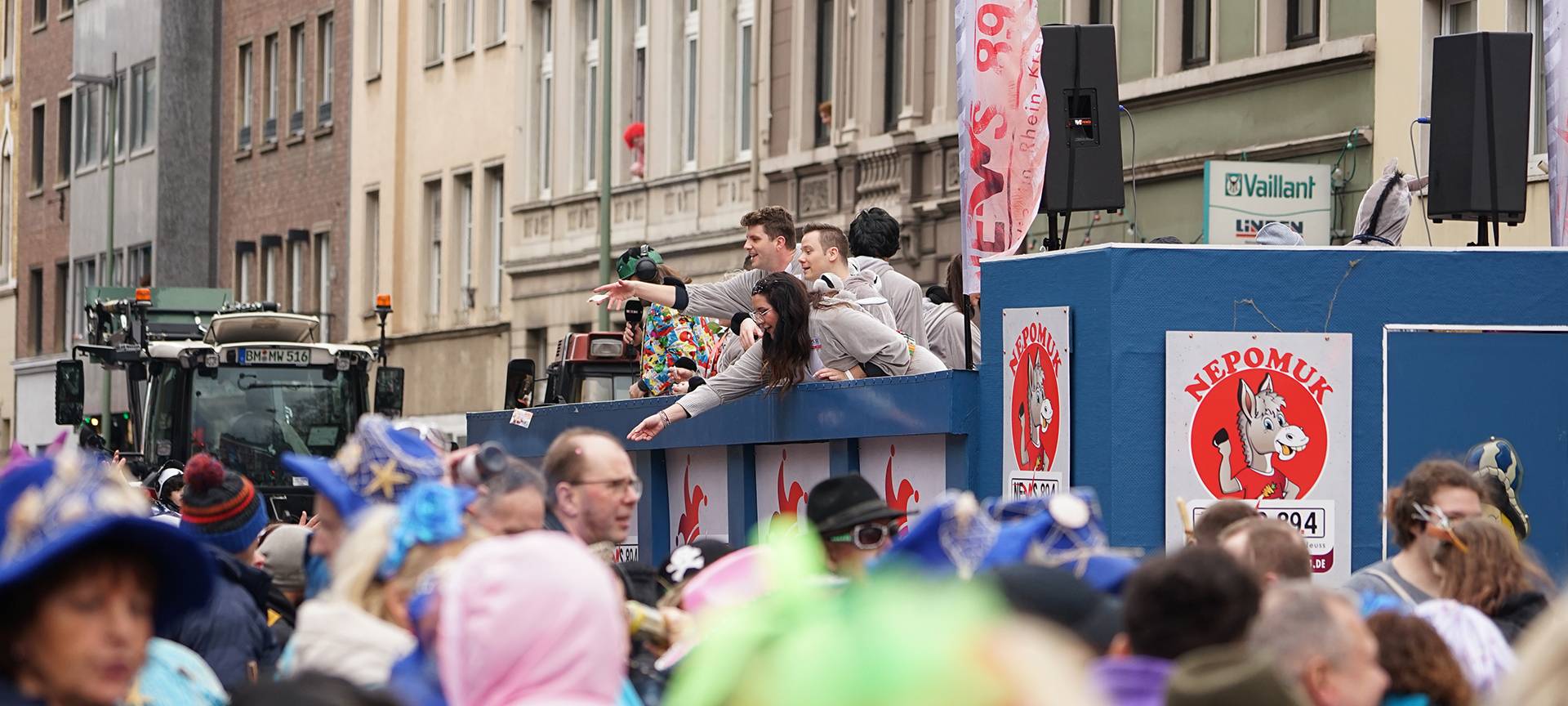 Karnevalszüge ziehen durch den Rhein-Kreis Neuss