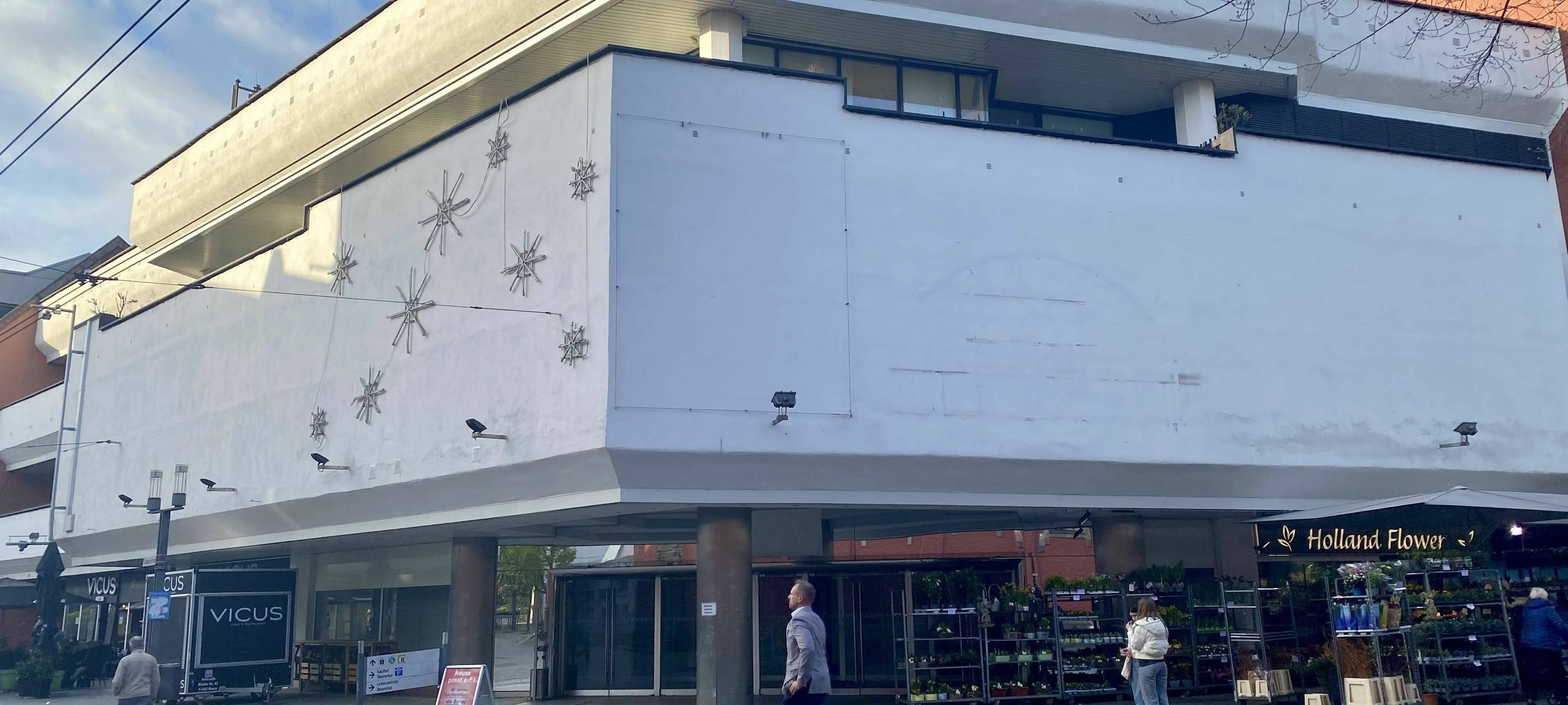 Stadt Neuss stellt Pläne für Kaufhof-Gebäude vor