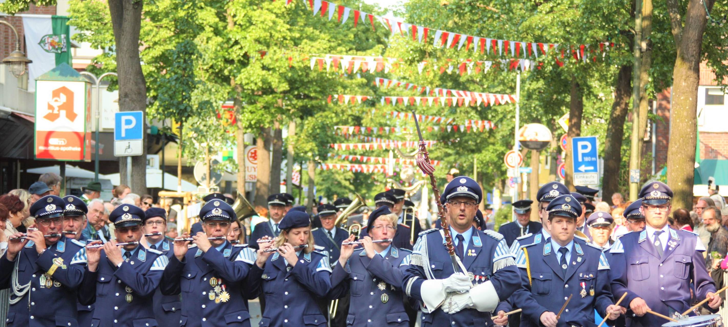 Meerbusch Schützenfest Büderich mit Spielmannszug Lank