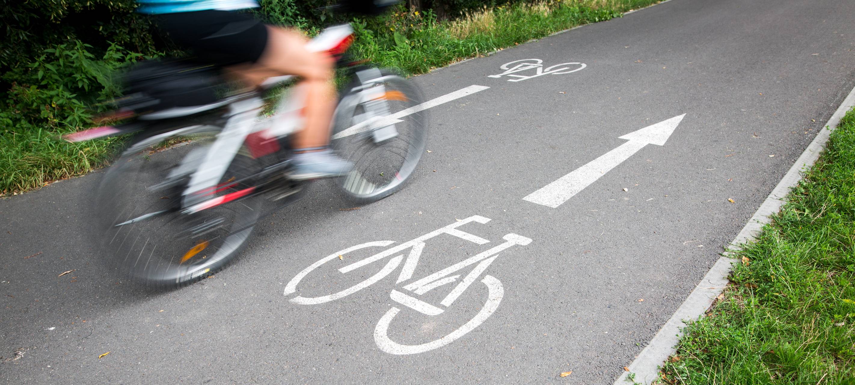 Rast- und Lernstation am Erft-Radweg in Neuss