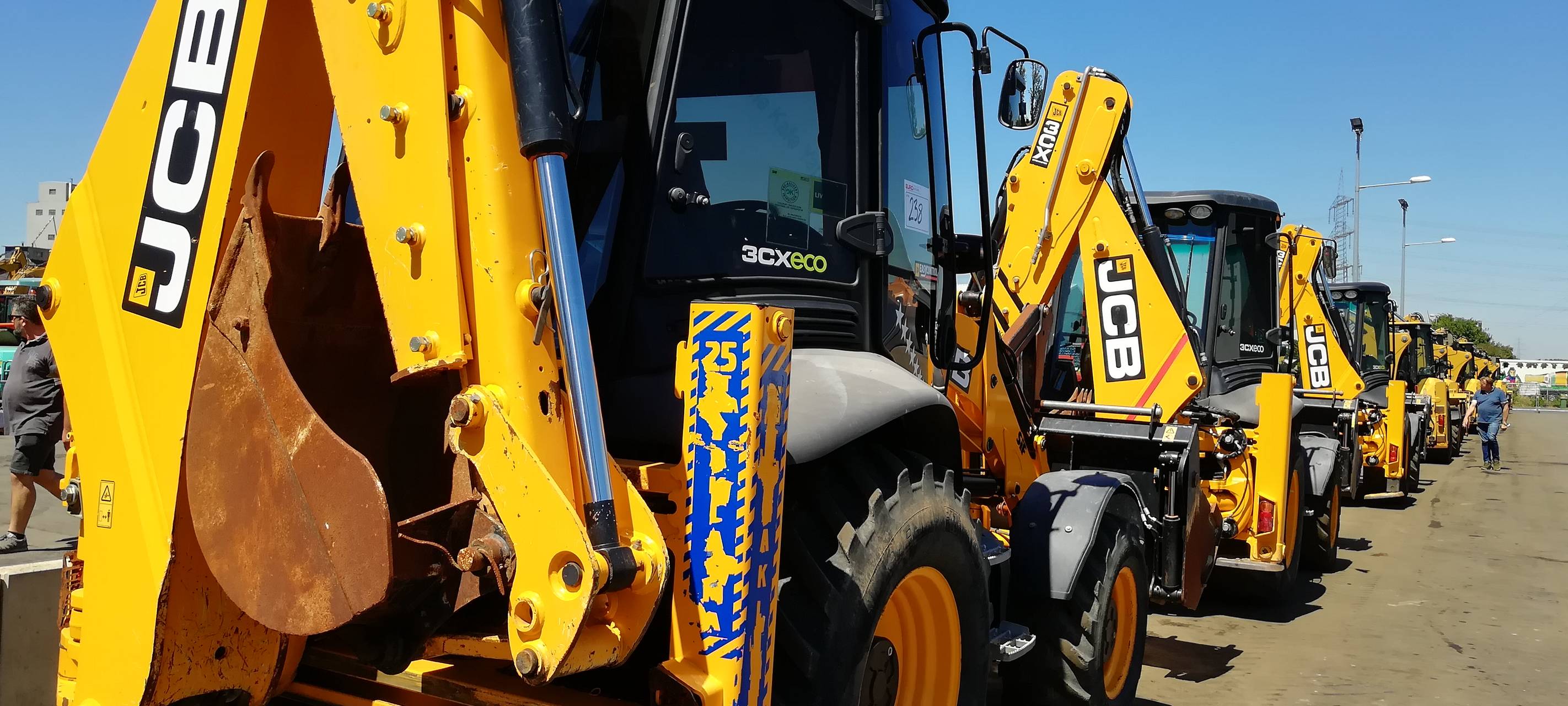 Bagger unterm Hammer