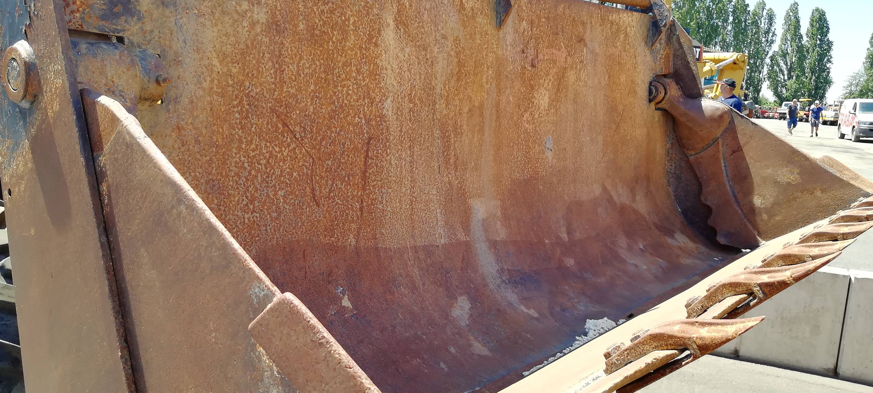 Bagger unterm Hammer